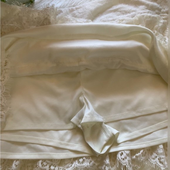 Forever 21 Girls Cream Lace Skorts NWOT SIZE S - Picture 4 of 7